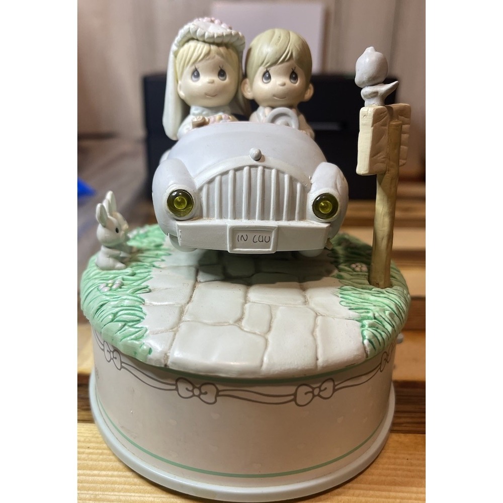 Precious Moments Wishing You Roads of Happiness Wedding Car Musical Enesco 1989